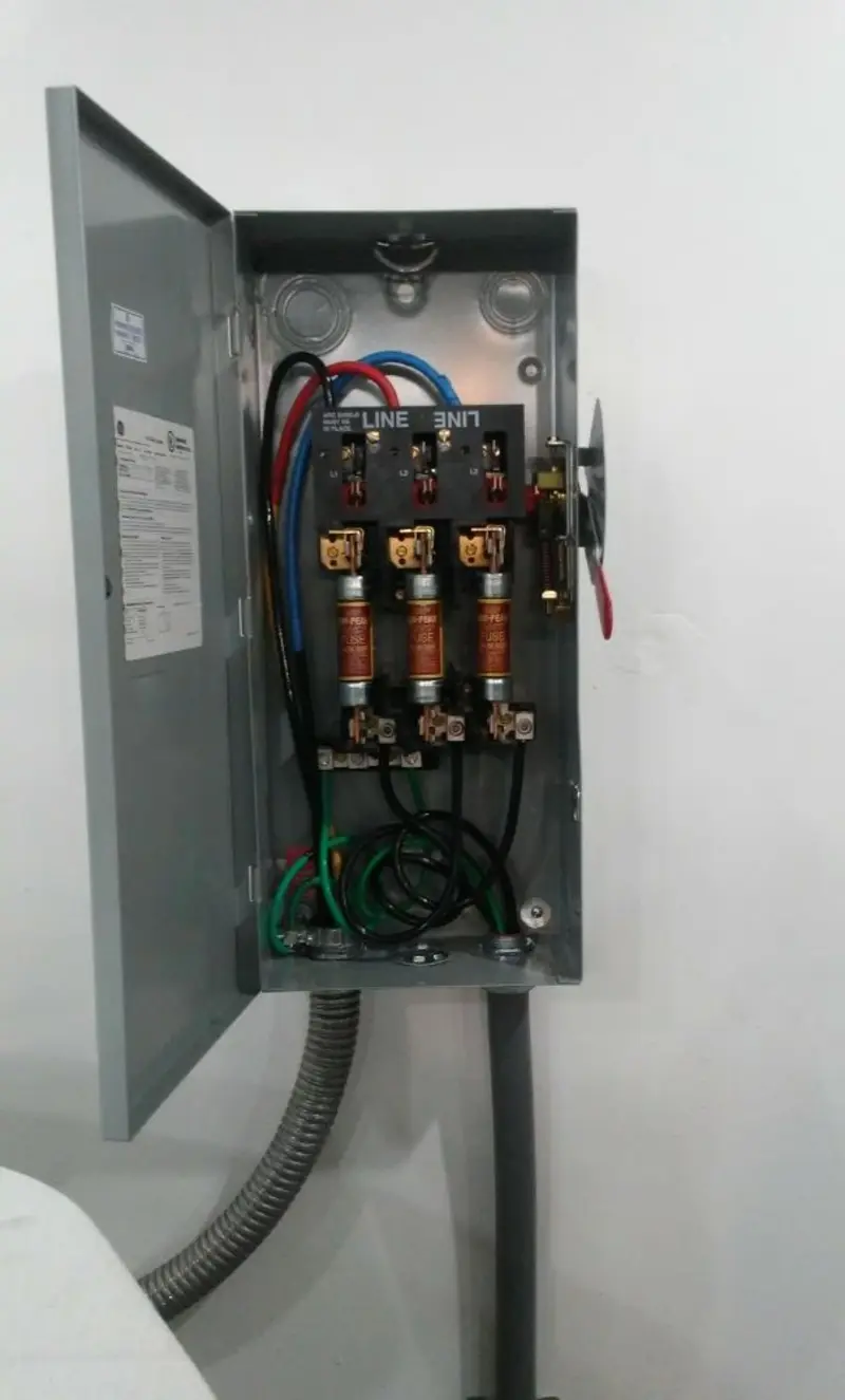 Three-phase disconnect switch installed for Smoke Detector Installation in Highland City